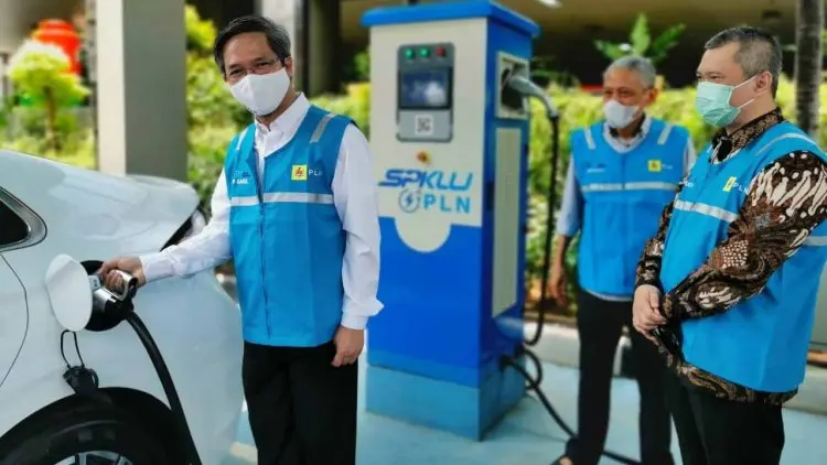 PLN Berikan Diskon 30 Persen Bagi Pengguna Kendaraan Listrik 