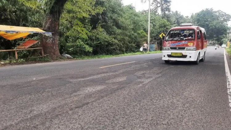 Jalan Nasional di Cianjur Banyak Lubang yang Sebabkan Kecelakaan Tunggal