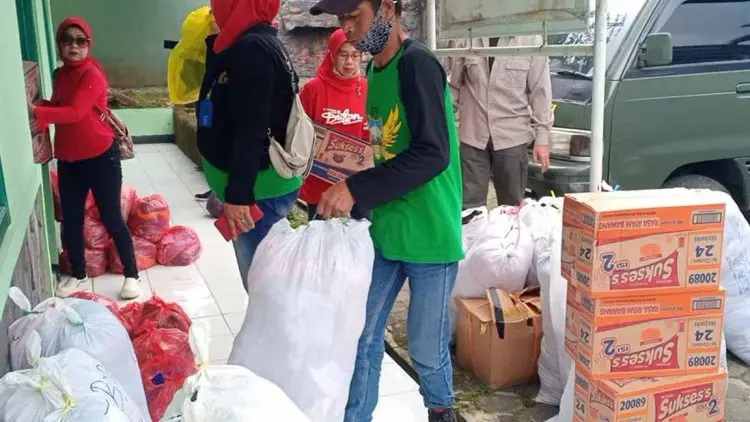 Peduli Bencana Pamanukan, Relawan di Lembang Sumbang Bantuan Logistik