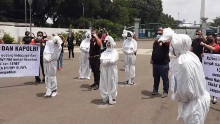 Wah, Ada "Pocong" Teriak "Kembalikan Uangku"