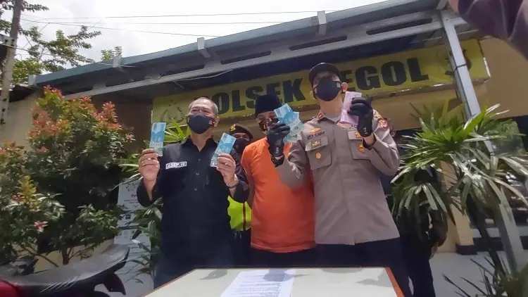 Esek-esek Gunakan Upal, Pria Ini Diciduk Polisi di Bandung