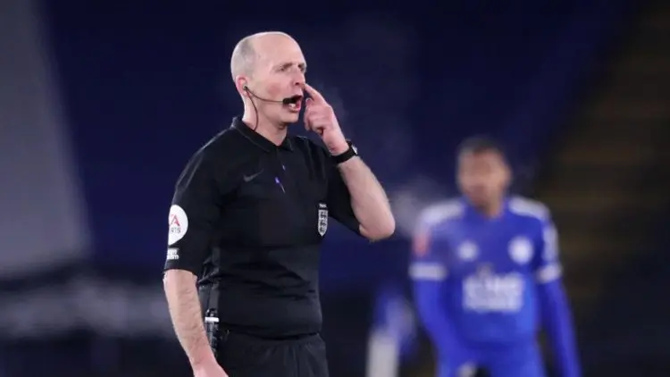 "Wasit 9-0" Kembali Bertugas Setelah Diancam Dibunuh