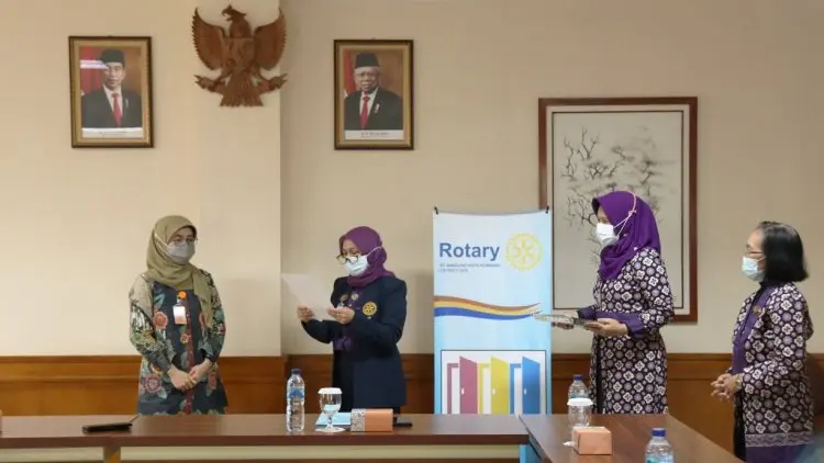 Rektor Itenas Bandung DIlantik Anggota Kehormatan RCBKK