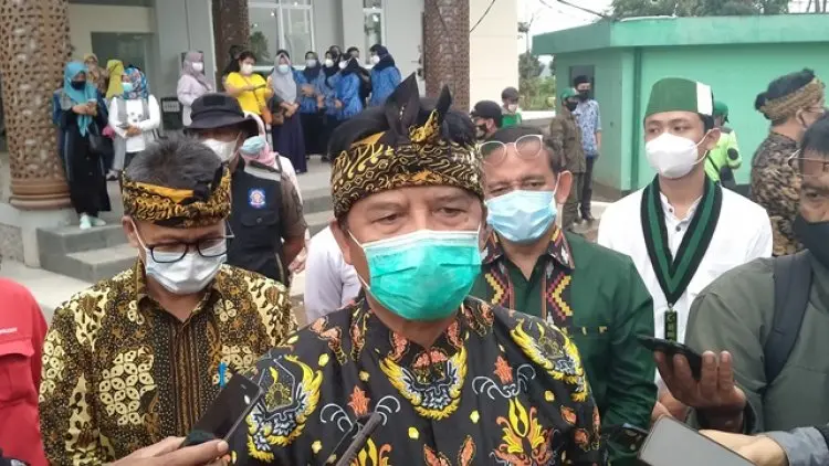 Serahkan Jabatan Bupati Bandung, Dadang Naser Diarak Kelilingi Kantor OPD Pemkab