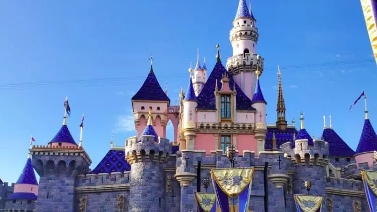 Shopee Hadirkan 8 Koleksi ShopAtVelvet x Disney