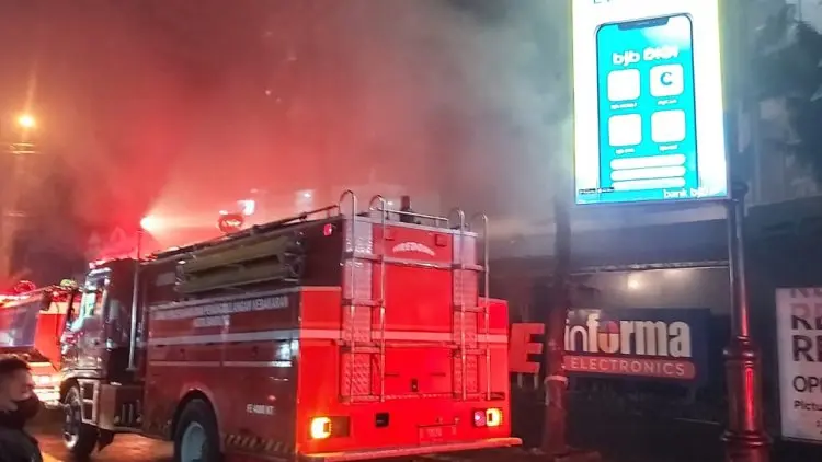 Api Berkobar di Basement Gedung BEC Bandung, Mobil Damkar Hilir Mudik