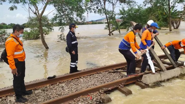 Banjir Jakarta, Perjalanan KA Hari Ini dari Bandung Dibatalkan