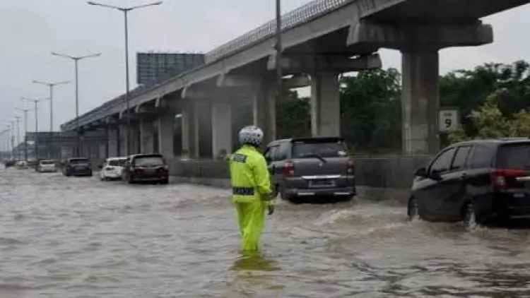 Rumah Sakit Wilayah Karawang Dikepung Banjir