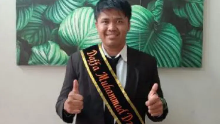 Terlahir sebagai Anak Kondektur Bus, Daffa Berhasil Lulus Sarjana dengan IPK Tinggi