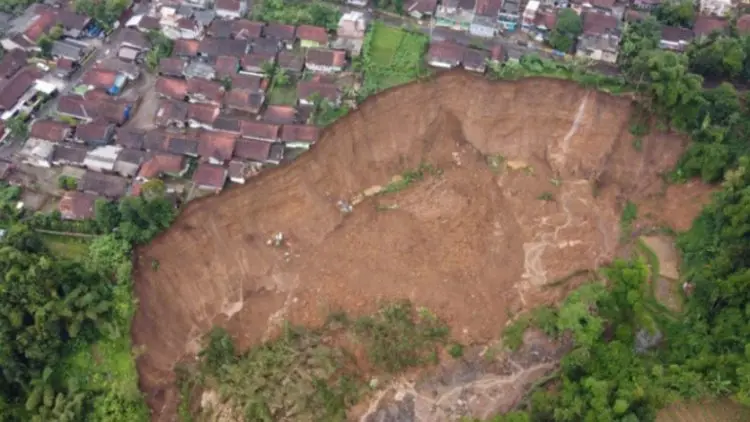 Bupati Garut: Logistik untuk Korban Longsor Cilawu Aman