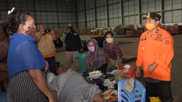 Uu Ruzhanul Tinjau Banjir di Bekasi