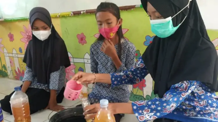 Guru di Jambi Ajarkan ke Siswa Pemanfaatan Sampah Jadi "Eco Enzyme"