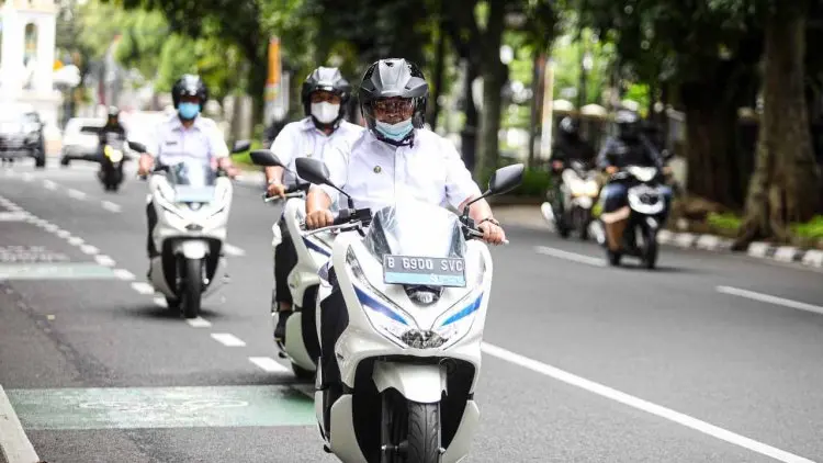 Pemkot Bandung Terima 22 Unit Motor Listrik untuk Uji Coba