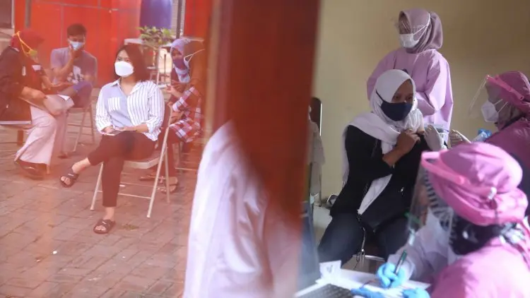 Foto: Vaksinasi Covid-19 untuk Pedagang Pasar