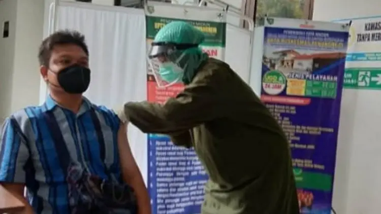 Puluhan Wartawan di Kota Madiun Jalani Vaksinasi Covid-19