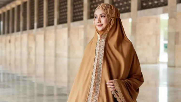 Siti Khadijah Rilis Koleksi Baru, Eshal dan Saira