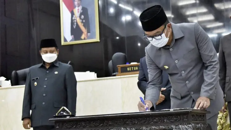 Pemda Provinsi-DPRD Jabar Teken Perda Kamtibmas dan RPJMD