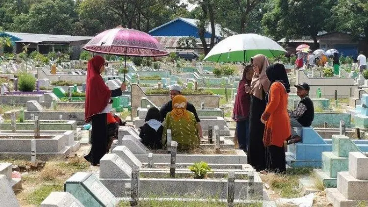Ziarah Kubur Jelang Ramadan, Wajib atau Tradisi?
