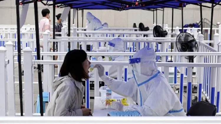 Tokyo Minta China Hentikan Tes Anal Covid-19 terhadap Warga Jepang