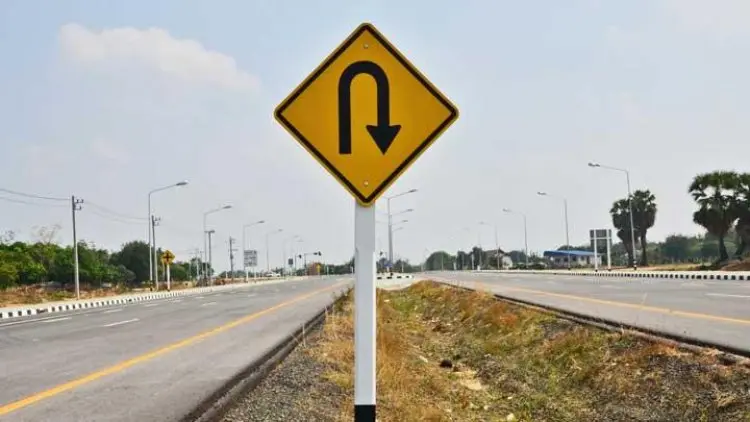 Tips Bagaimana Putar Balik Mobil yang Benar