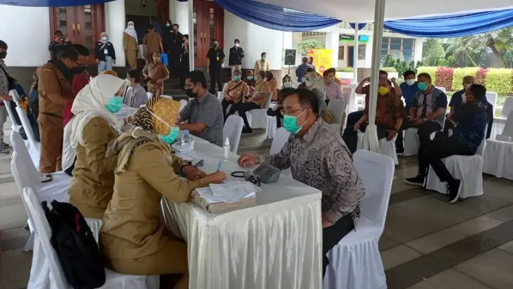 Pimpinan UPI Ikuti Pelaksanaan Vaksinasi Covid-19