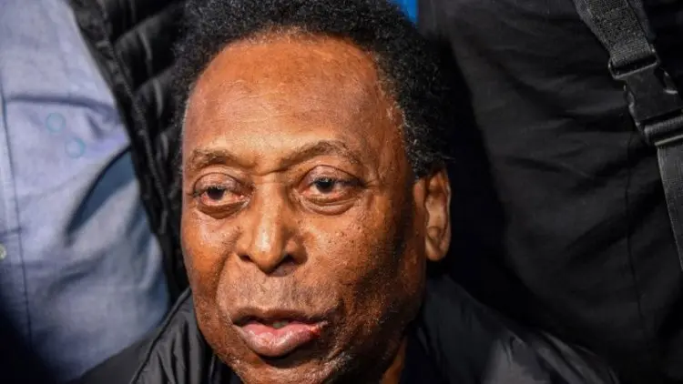 Legenda Sepak Bola Brazil Pele Disuntik Vaksin Covid-19