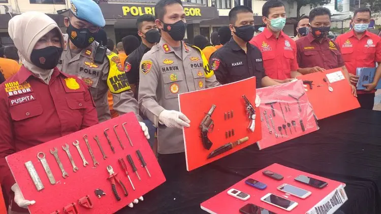 Ganas...Pencuri Motor Bogor Lengkapi Diri dengan Senjata Api