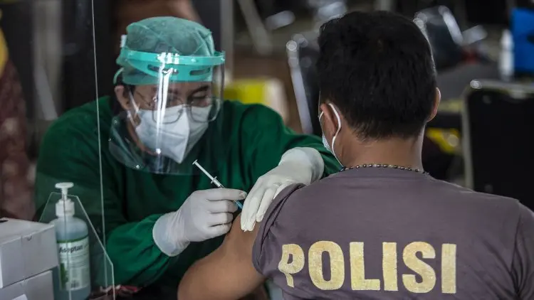Polisi RW Jadi Prioritas Program Vaksinasi Tahap Kedua