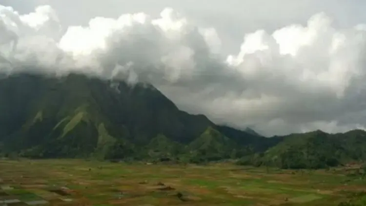 Permadani "Aladin" di Kaki Gunung Rinjani