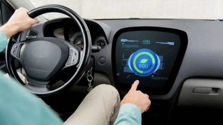 10 Tips Eco Driving Saat Berkendara dengan Mobil
