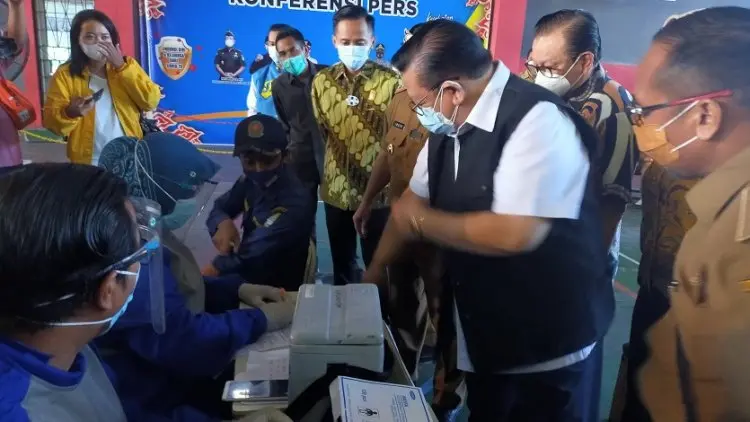 Pemerintah Targetkan Proses Vaksinasi Tuntas April 2022