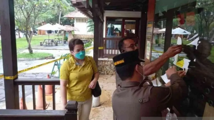 Satpol PP Bekasi Buka Segel Wahana Air Cikarang