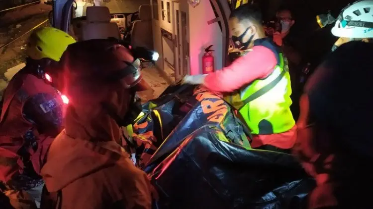 Tim SAR Evakuasi 22 Jenazah Korban Kecelakaan Bus Sumedang
