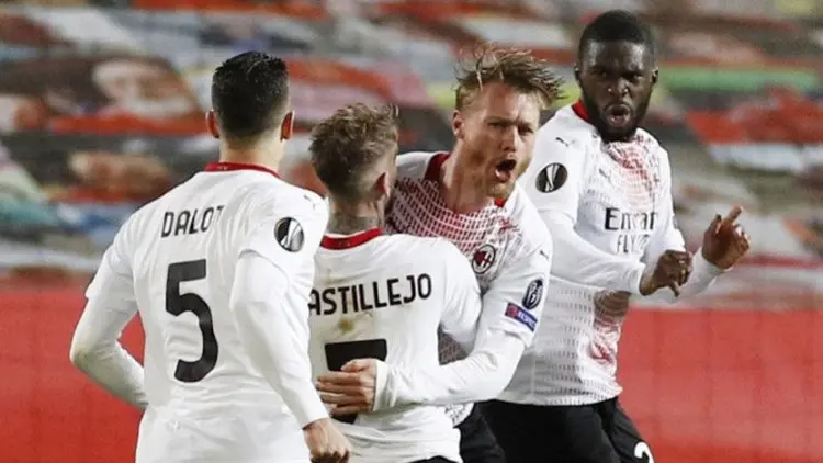 Gol Menit Akhir Simon Kjaer Hindarkan Milan dari Kekalahan di Old Trafford