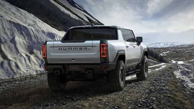 GM Uji SUV Listrik Hummer di Wilayah Bersalju