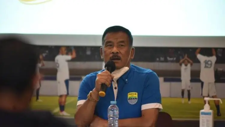 Ezra Walian Resmi Gabung Persib
