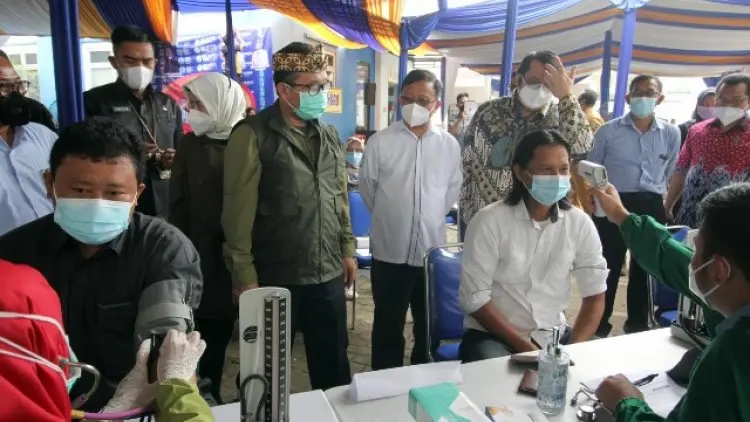 Ratusan Dosen dan Tenaga Kependidikan UGJ Cirebon Divaksin 