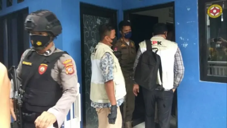 KPK Geledah Rumah Aa Umbara