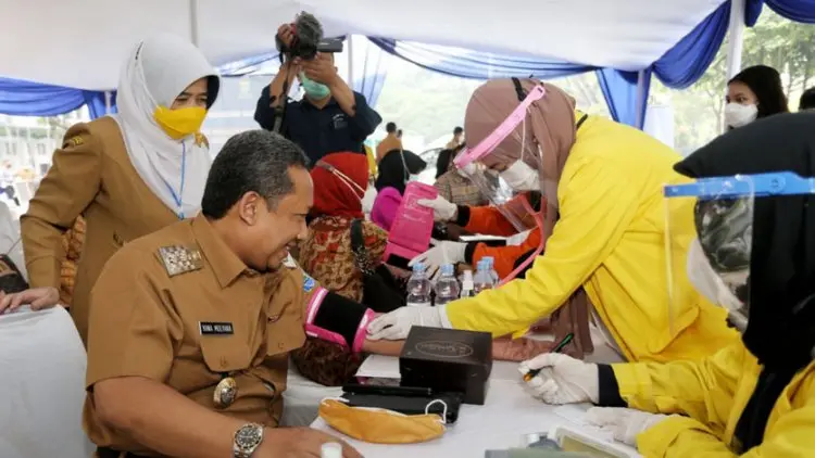 Ratusan Pelayanan Publik Kota Bandung Diberi Vaksinasi Kedua