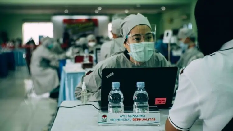 Le Minerale-PDUI Bagikan Air Mineral untuk Penerima Vaksin Covid-19 di 100 Titik