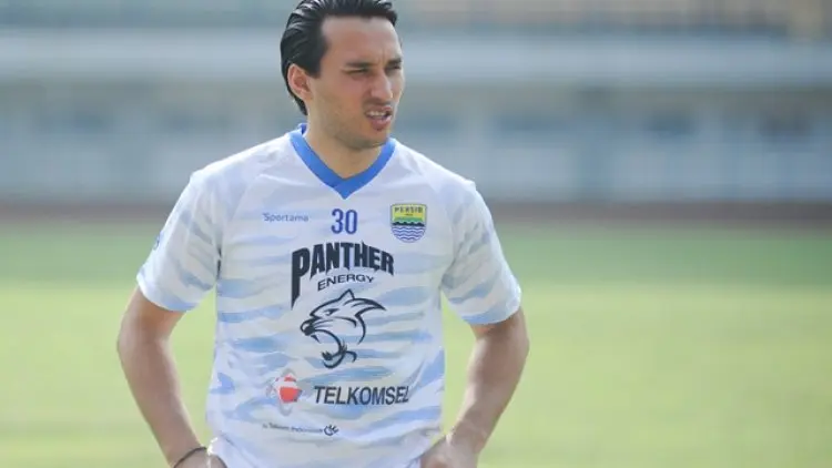Ini Kesan Ezra Walian di Latihan Perdana Bersama Persib
