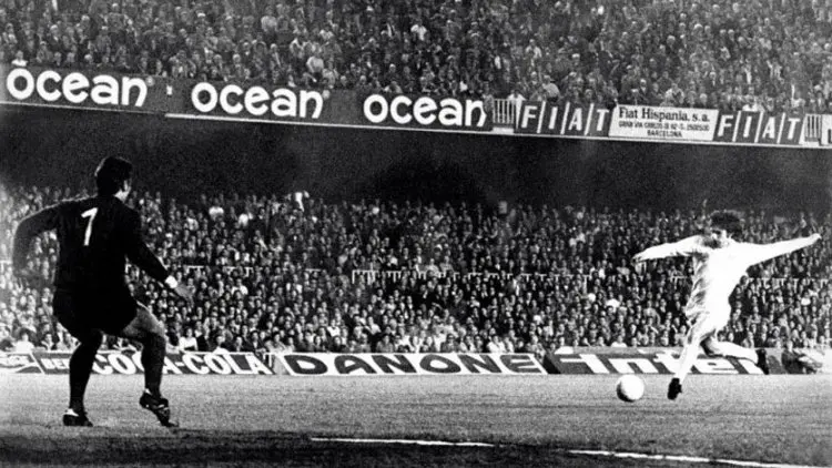 Lorimer sang Legenda Leeds United Meninggal Dunia