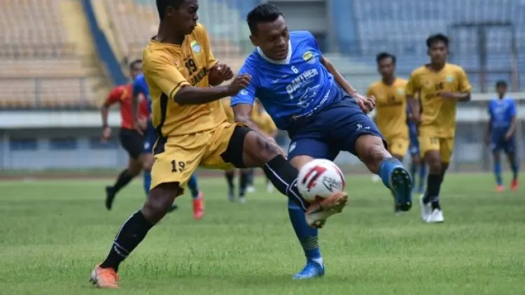 Robert Alberts Puji Ezra Walian dan Ferdinand Sinaga