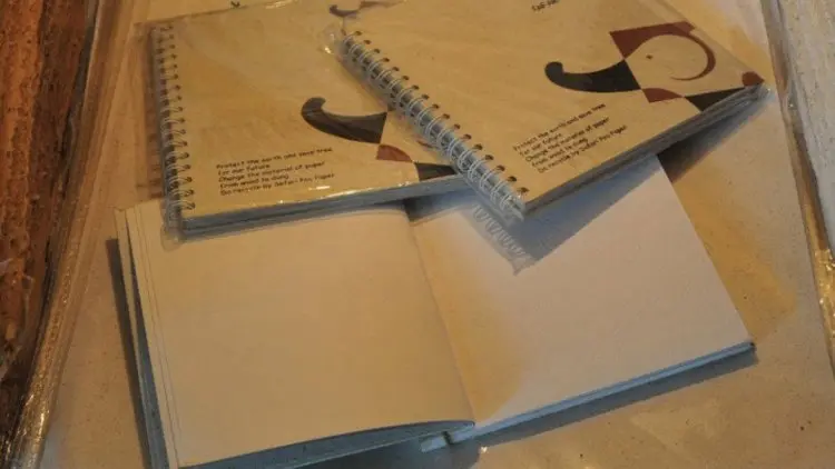 Kertas dari Limbah Kotoran Gajah Mengusung Spirit Pro-lingkungan