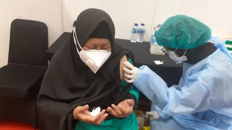 Doa dan Ikhtiar Lansia Menuju Kekebalan Kelompok