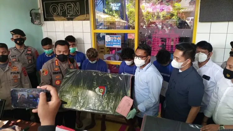 Polisi Ringkus Komplotan Maling Kedai Kopi Harra