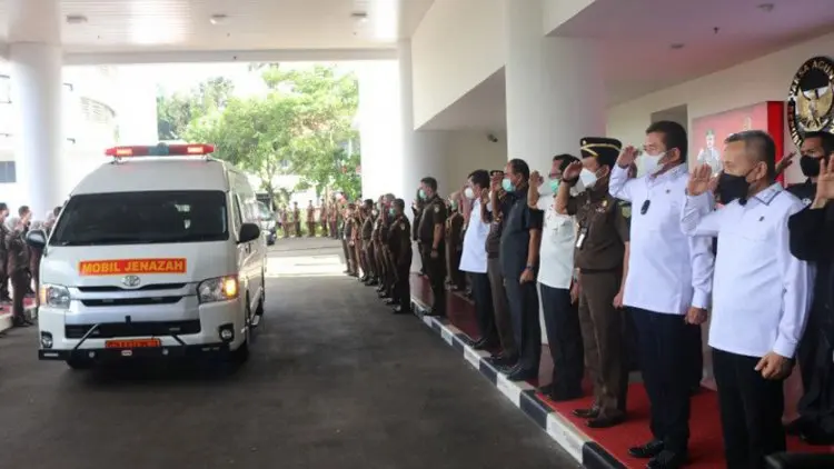 Jenazah Mantan Jaksa Agung Basrief Arief Dimakamkan di TMP Kalibata