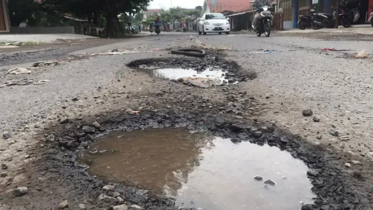 Anggaran Terbatas, Tak Mungkin Semua Jalan Cirebon Mulus