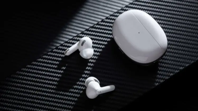 OPPO Gandeng Dynaudio Hadirkan Earphone Enco X