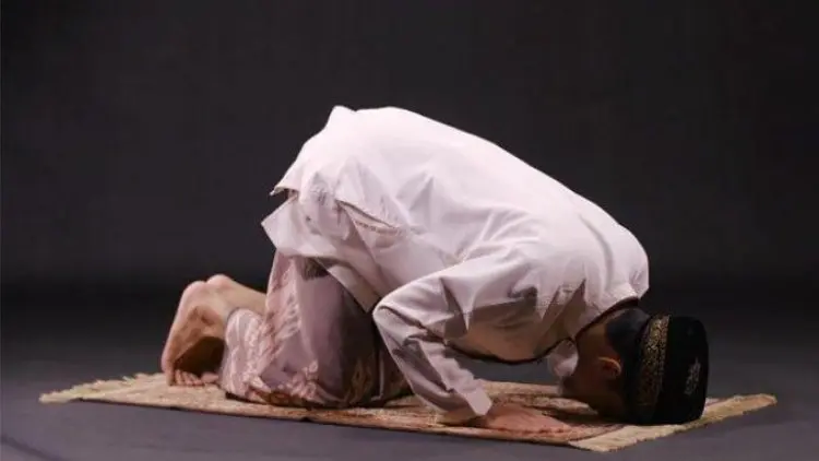 Bolehkah Tarawih di Masjid dan Witir di Rumah?